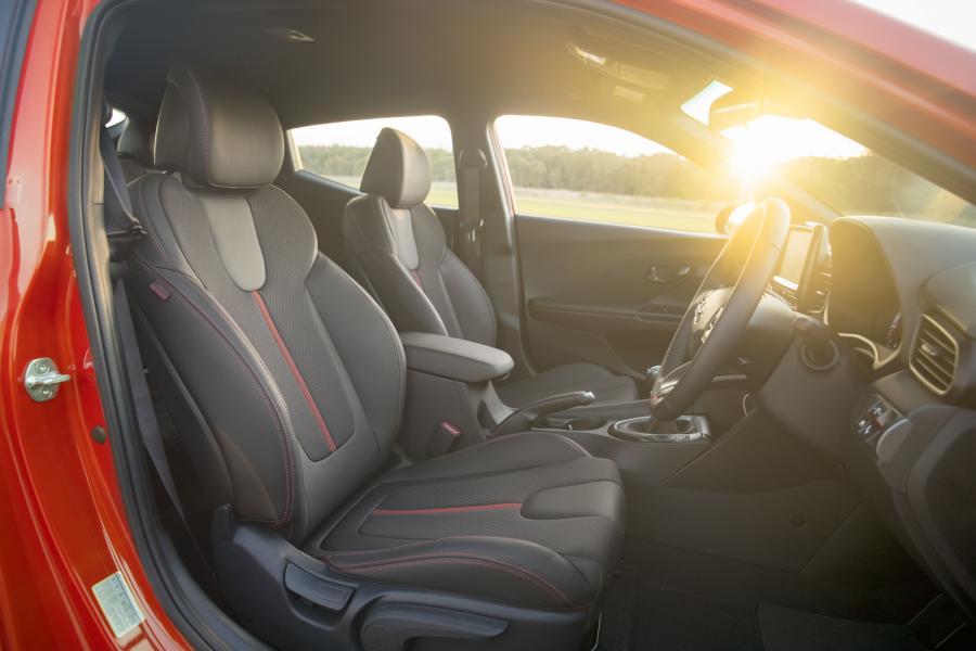 Интерьер Hyundai Veloster Turbo 2019 года  (AU) (фото 6 из 15)